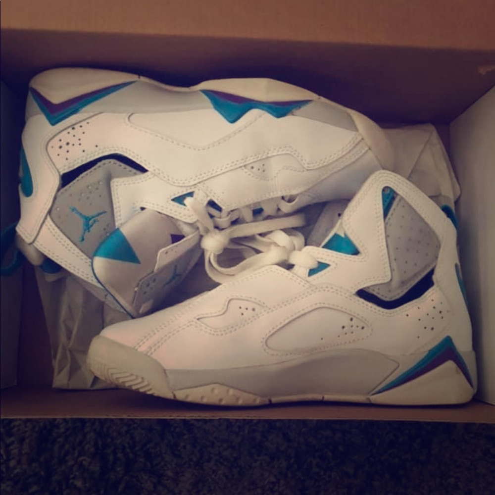 Jordan true flight (grade school) 09